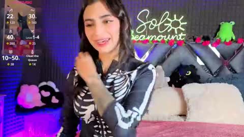 Snapshot of solbeaumont chatting on August 3, 8:01 pm Sol online show from August 3, 8:01 pm