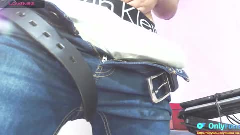 Snapshot of soldier_hugedick chatting on December 7, 9:33 pm Soldier online show from December 7, 9:33 pm