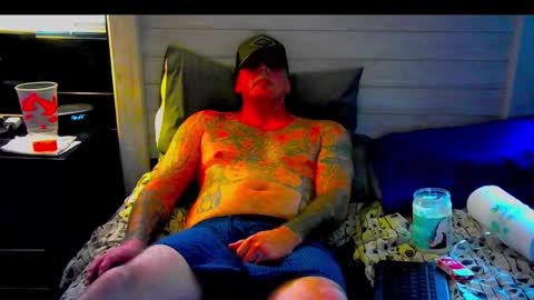 Snapshot of solodolo2020 chatting on December 3, 3:43 pm I love watching beautiful women play with themselves online show from December 3, 3:43 pm