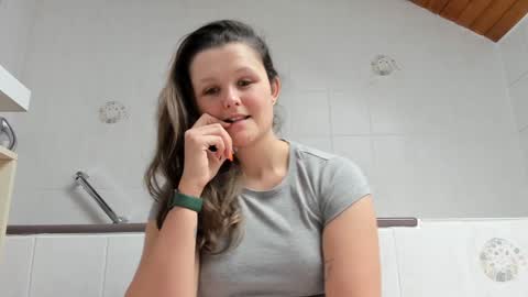 Snapshot of someonesday chatting on February 3, 12:36 pm SomeonesDay online show from February 3, 12:36 pm