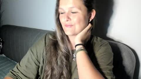 Snapshot of someonesday chatting on October 20, 5:08 am SomeonesDay online show from October 20, 5:08 am