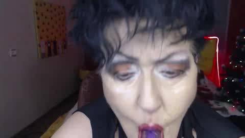 Snapshot of sondrariddle chatting on November 28, 12:02 am sondrariddle online show from November 28, 12:02 am