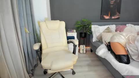 Snapshot of sonia__rey chatting on May 16, 10:30 pm Sonia Rey online show from May 16, 10:30 pm