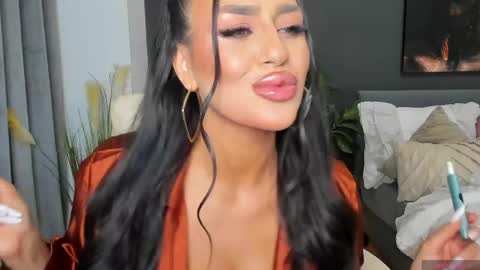 Snapshot of sonia__rey chatting on May 19, 6:58 pm Sonia Rey online show from May 19, 6:58 pm