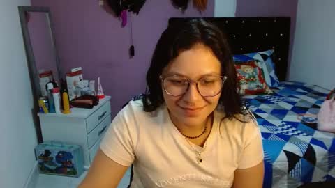 Snapshot of soniafuckboobs chatting on December 13, 11:06 pm soniafuckboobs online show from December 13, 11:06 pm