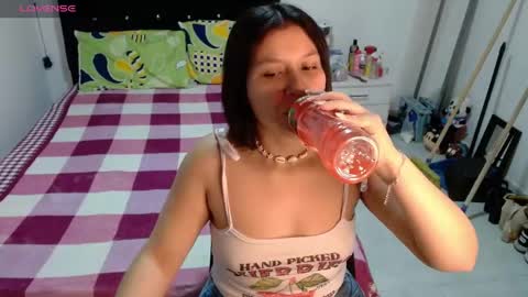 Snapshot of sonialatin69 chatting on June 1, 12:18 pm sonialatin69 online show from June 1, 12:18 pm