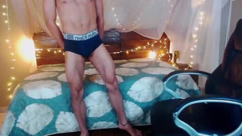 Snapshot of sonicj25_ chatting on January 17, 11:40 pm SONIC online show from January 17, 11:40 pm