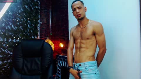 Snapshot of sonicj25_ chatting on January 30, 3:55 am SONIC online show from January 30, 3:55 am