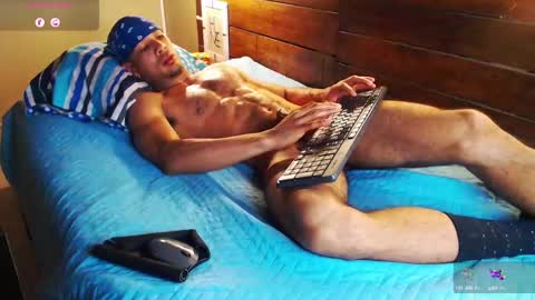 Snapshot of sonicj25_ chatting on October 13, 11:38 pm SONIC online show from October 13, 11:38 pm