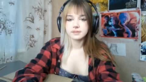 Snapshot of sonwosick chatting on May 21, 3:19 pm Mila online show from May 21, 3:19 pm
