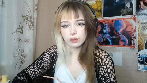 Snapshot of sonwosick chatting on May 25, 4:13 pm Mila online show from May 25, 4:13 pm