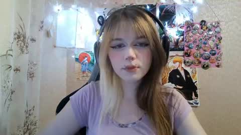 Snapshot of sonwosick chatting on July 19, 1:59 pm Mila online show from July 19, 1:59 pm