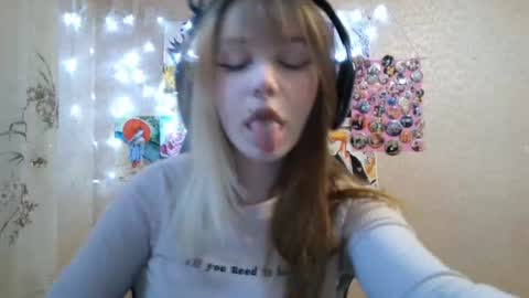 Snapshot of sonwosick chatting on August 2, 2:04 pm Mila online show from August 2, 2:04 pm