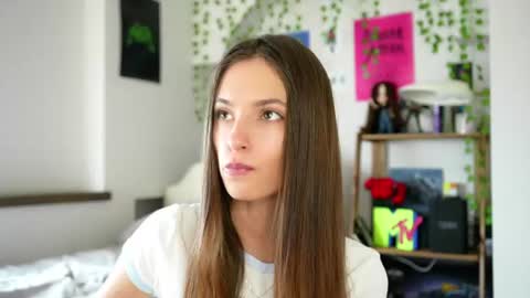 Snapshot of sonyaericsson chatting on August 3, 10:54 am Eva 3 online show from August 3, 10:54 am