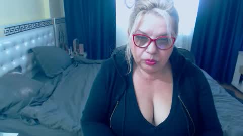 Snapshot of sonyamilf chatting on January 14, 1:28 pm Sonya online show from January 14, 1:28 pm