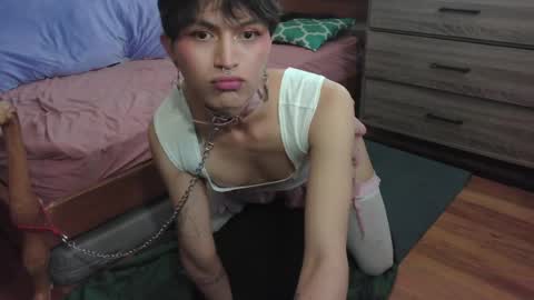 Snapshot of soophiebby chatting on April 25, 4:37 pm soophiebby online show from April 25, 4:37 pm