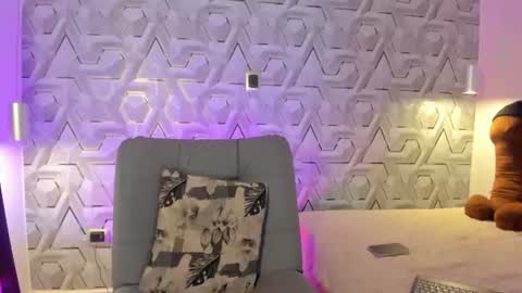 sophie online show from July 7, 12:31 pm