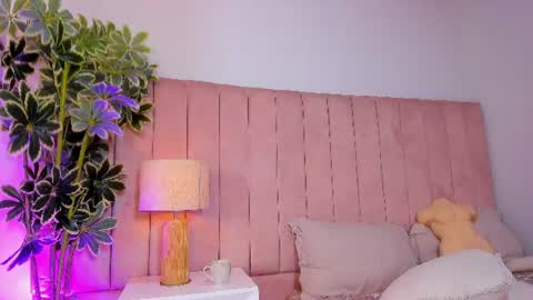 Snapshot of sophi_cooper29 chatting on June 11, 12:32 am sophi_cooper29 online show from June 11, 12:32 am