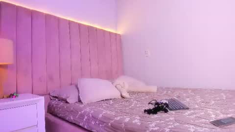 Snapshot of sophi_cooper29 chatting on June 22, 8:06 pm sophi_cooper29 online show from June 22, 8:06 pm
