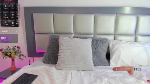 sophi Leone online show from February 17, 9:10 pm