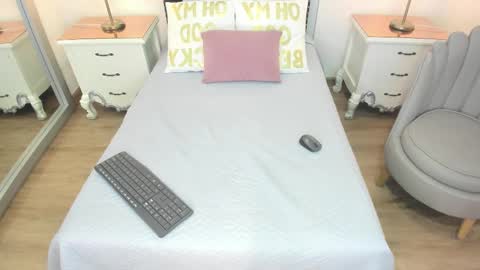 sophia boods online show from March 3, 3:45 am