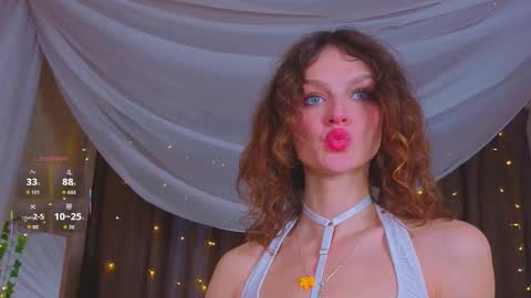 Snapshot of sophia_dreamy chatting on October 16, 1:28 am Sophia online show from October 16, 1:28 am