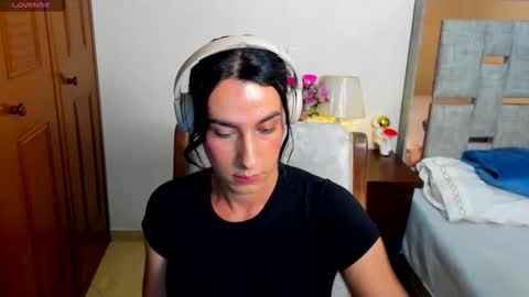 Snapshot of sophia_harry chatting on October 2, 9:05 am sophia CM online show from October 2, 9:05 am