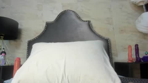 Snapshot of sophia_models chatting on June 18, 7:51 pm Sophia online show from June 18, 7:51 pm