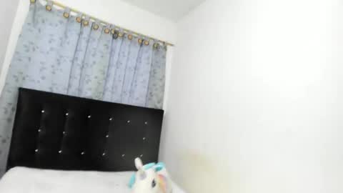 Snapshot of sophia_moons_ chatting on May 24, 11:15 am sophia_moons_ online show from May 24, 11:15 am