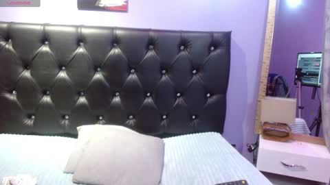 Snapshot of sophia_ny chatting on December 26, 10:52 pm SOPHIA online show from December 26, 10:52 pm