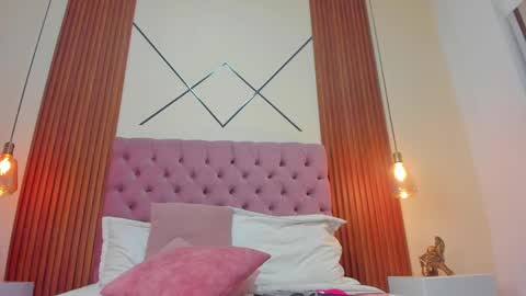 sophia_turneer online show from May 9, 12:05 am