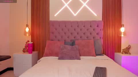 sophia_turneer online show from June 25, 6:07 am