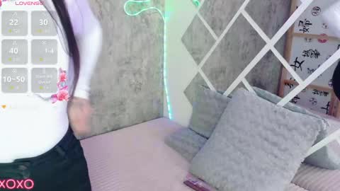 Snapshot of sophia_xoxo1 chatting on May 2, 2:00 pm Sophie online show from May 2, 2:00 pm