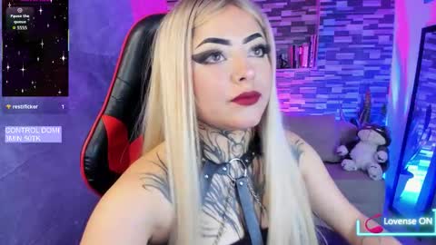 Snapshot of sophiaa_cherry chatting on November 11, 9:48 pm Sophia online show from November 11, 9:48 pm