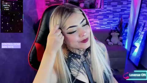 Snapshot of sophiaa_cherry chatting on November 16, 8:25 pm Sophia online show from November 16, 8:25 pm