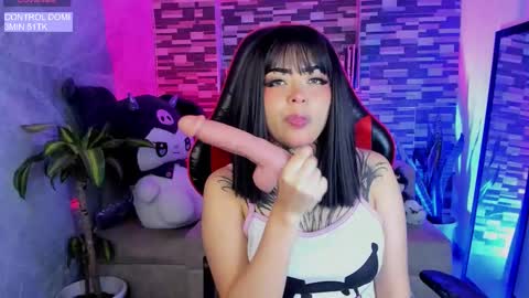 Snapshot of sophiaa_cherry chatting on November 22, 11:59 pm Sophia online show from November 22, 11:59 pm