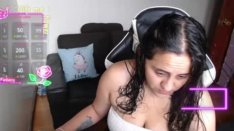 sophiaa_vega_ online show from April 5, 4:15 pm