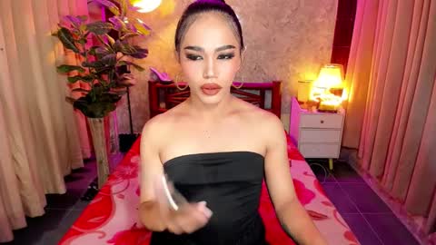 UR HOT SOPHIA online show from November 21, 6:45 am