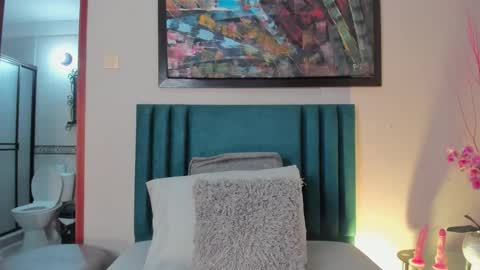 sophiacolliins online show from September 13, 1:00 pm