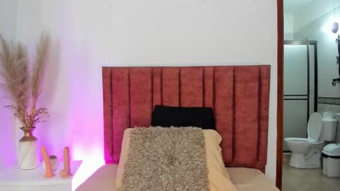 sophiacolliins online show from September 20, 12:06 pm