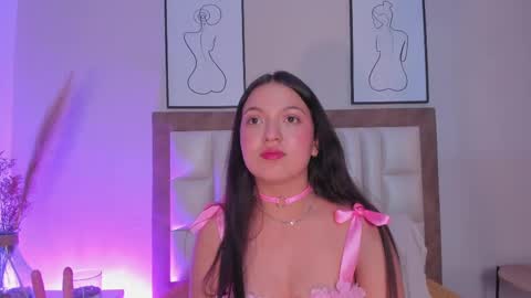 sophiacolliins online show from September 29, 6:13 pm