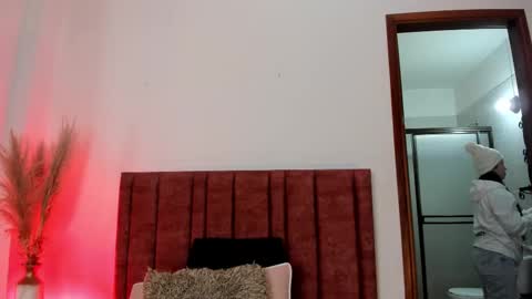 sophiacolliins online show from October 10, 12:15 pm