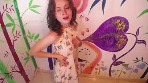 Snapshot of sophiamiller6 chatting on June 8, 3:51 am sophiamiller6 online show from June 8, 3:51 am