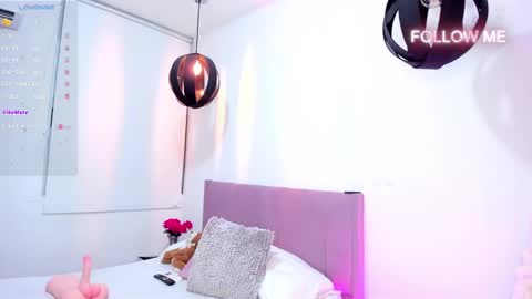 Snapshot of sophiamoon99 chatting on January 17, 11:40 pm Im Sophia Model Independent Enjoy My videos here when Im Offline online show from January 17, 11:40 pm