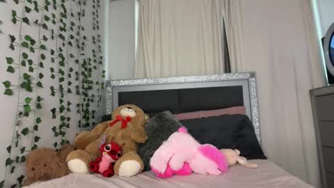 Snapshot of sophiasecretsx chatting on February 14, 6:15 pm Sophia online show from February 14, 6:15 pm