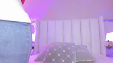SophiaSmiths online show from July 8, 12:04 am