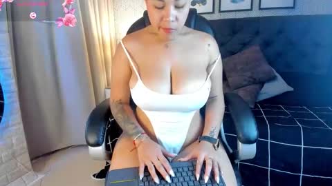 Snapshot of sophie__blare chatting on November 27, 7:16 pm sophie__blare online show from November 27, 7:16 pm