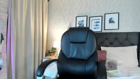 Snapshot of sophie__blare chatting on June 1, 7:04 pm sophie__blare online show from June 1, 7:04 pm