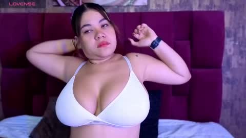 Snapshot of sophie__blare chatting on June 5, 3:51 pm sophie__blare online show from June 5, 3:51 pm