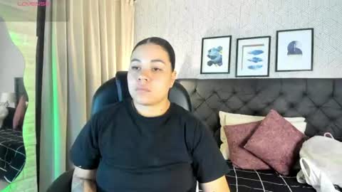 Snapshot of sophie__blare chatting on June 16, 7:05 pm sophie__blare online show from June 16, 7:05 pm